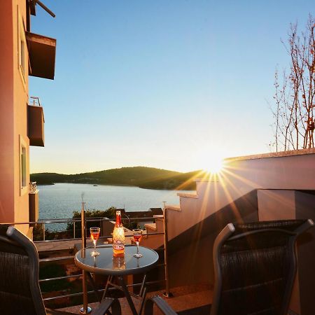 Villa Mirta Tisno Exterior photo