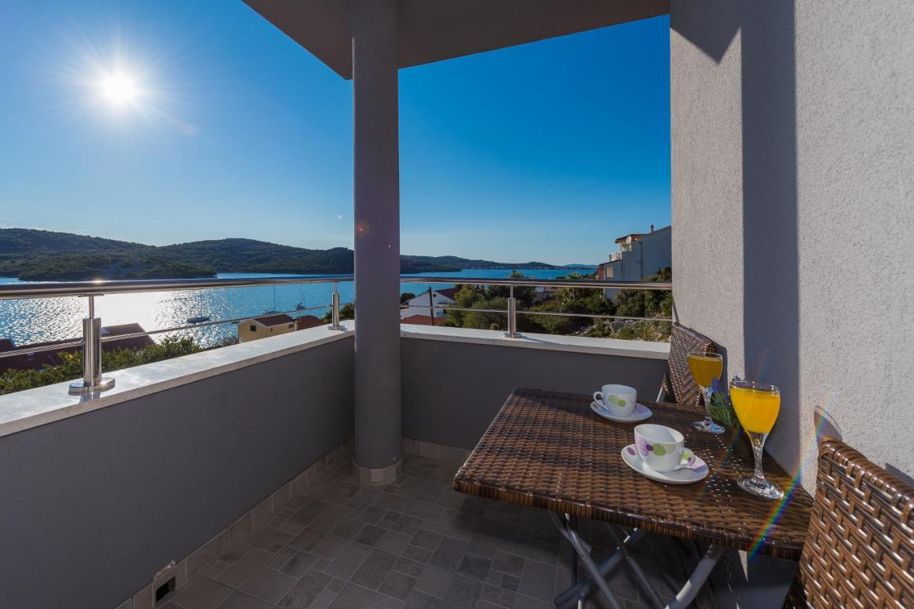 Villa Mirta Tisno Exterior photo